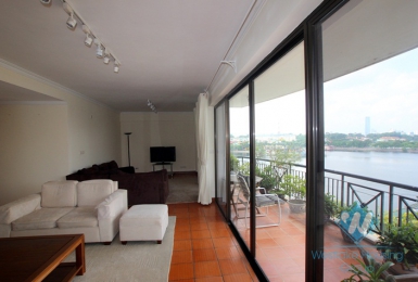 High floor apartment for lease in Nam Trang st, Truc Bach area 
